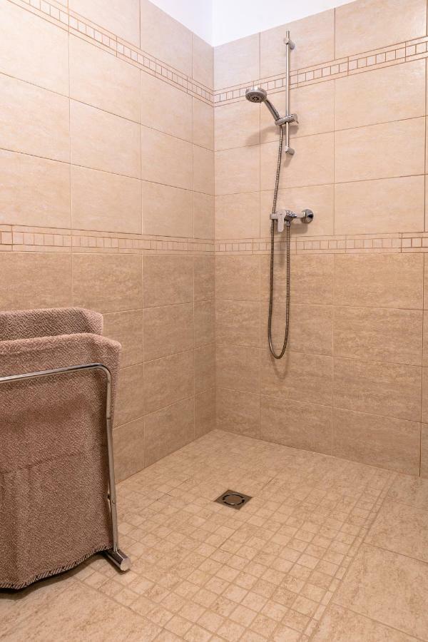 Raba Apartman Sarvar Ngoại thất bức ảnh