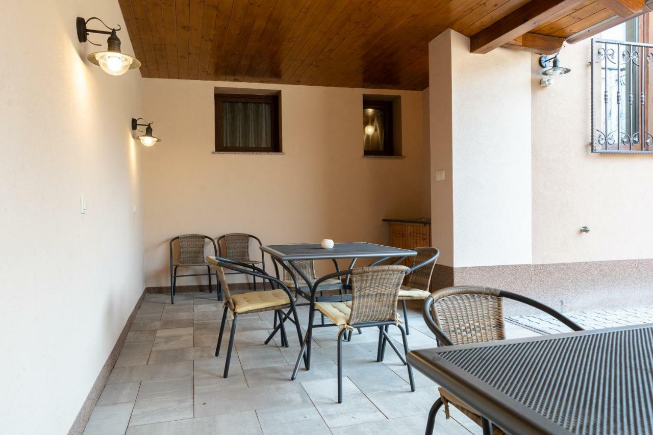 Raba Apartman Sarvar Ngoại thất bức ảnh