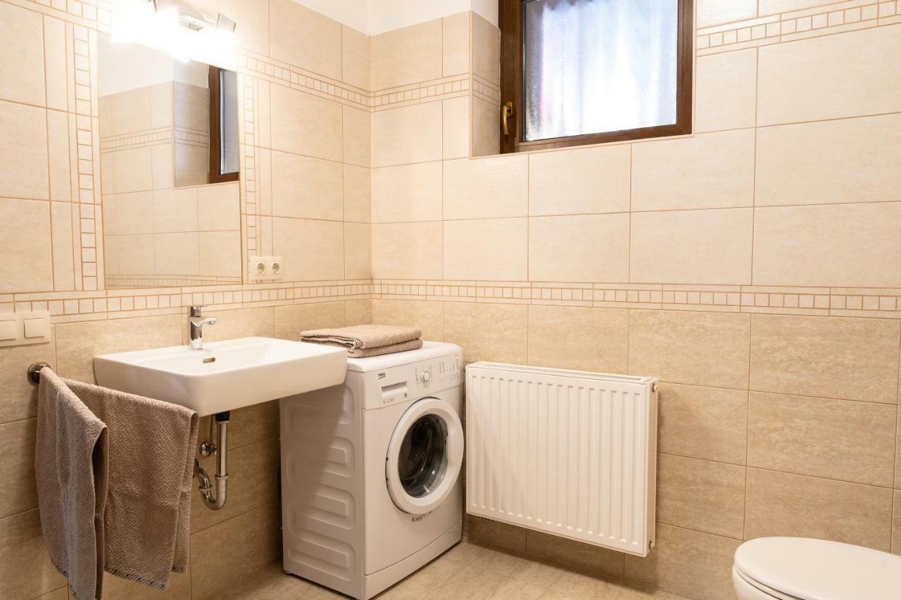 Raba Apartman Sarvar Ngoại thất bức ảnh