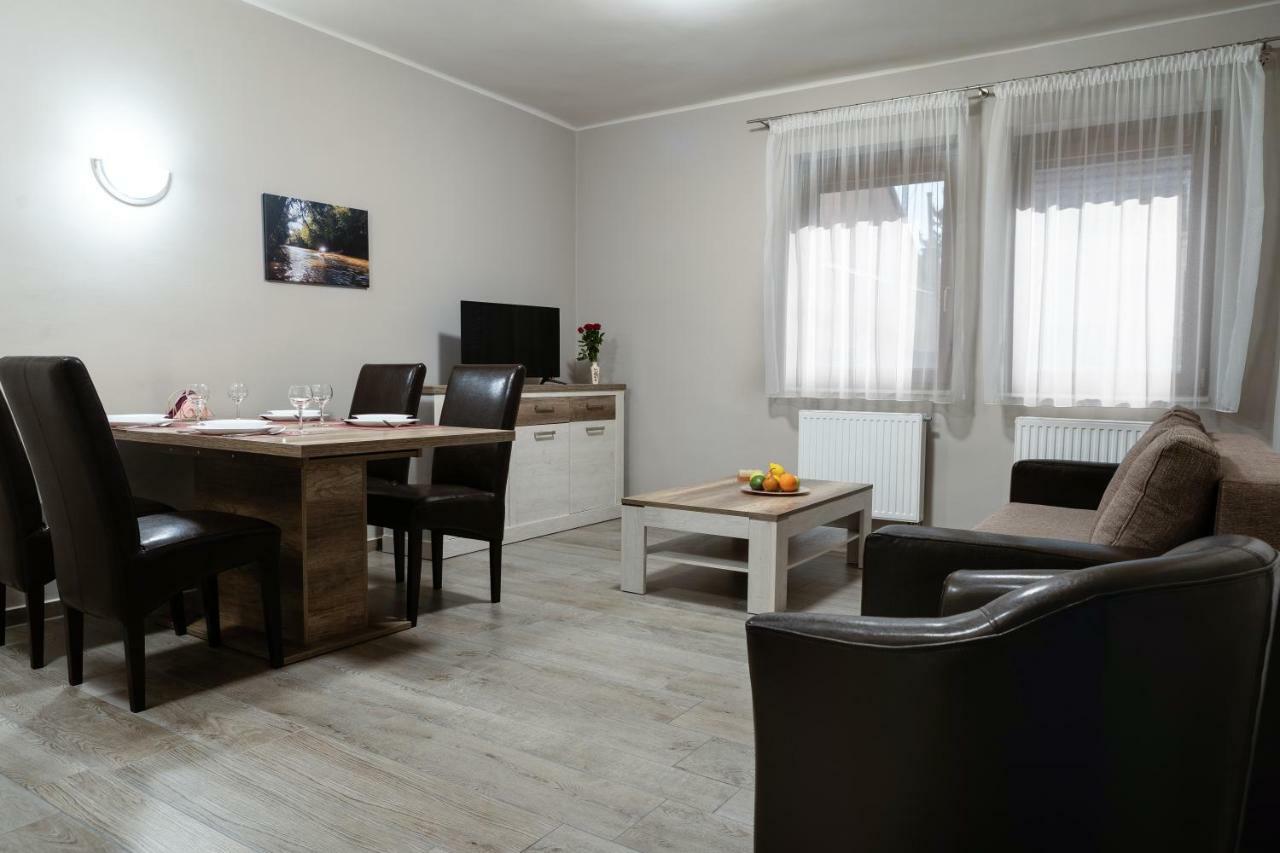 Raba Apartman Sarvar Ngoại thất bức ảnh