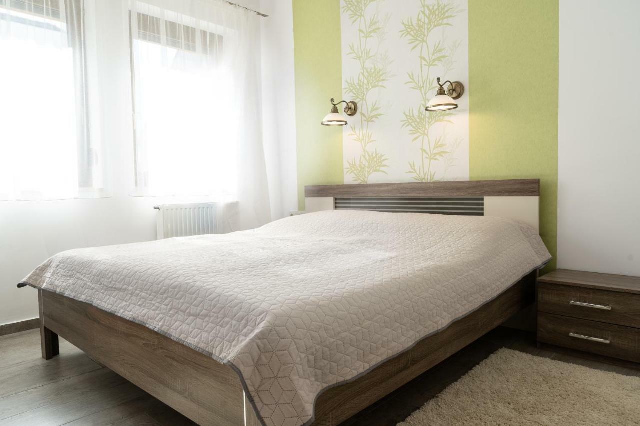 Raba Apartman Sarvar Ngoại thất bức ảnh